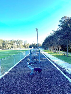 المنطقة المحيطة بالمنشأة