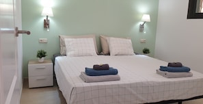 1 chambre, fer et planche à repasser, Wi-Fi gratuit, draps fournis