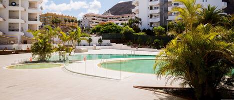 حمّام سباحة خارجي