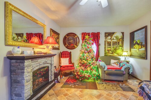 Walk to Dtwn: New Orleans-Themed Lebanon Cottage