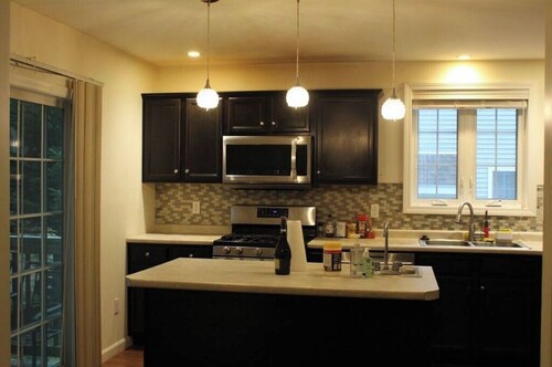 Private room and full bathroom in NH