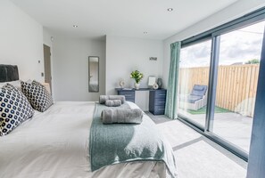 3 slaapkamers, een strijkplank/strijkijzer, reisbedje, gratis wifi
