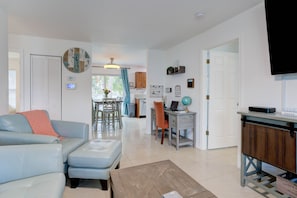 Smart TV - Steps to the water! 🏝️  (West Palm Beach)
