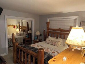 2 bedrooms, WiFi - Stunning NW white sandy beach! (Tulalip Bay)