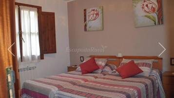 4 dormitorios, tabla de planchar con plancha, cuna de viaje