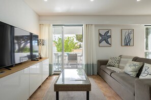 TV - Amazing Apt. in the Heart of Vilm by Centralgarve (Quarteira)