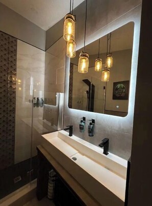 Ensemble baignoire-douche