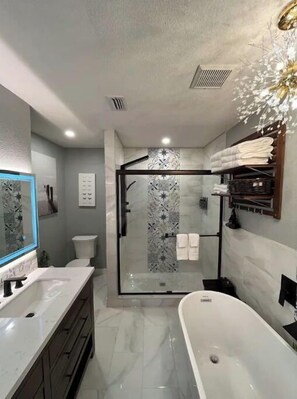 Combined shower/tub