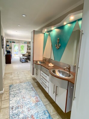 Interior - Seahorse Suite Bradenton Hideaway (Bradenton)