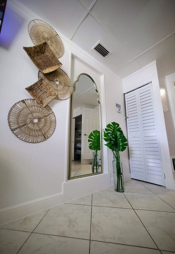 Interior - Cozy Oasis centrally located to Tampa Bay Beaches (Tampa)