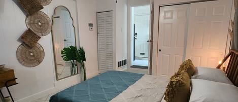 1 chambre, fer et planche à repasser, Wi-Fi gratuit, draps fournis