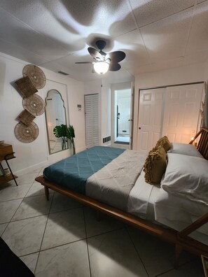 1 soverom, strykejern/-brett, wi-fi (inkludert) og sengetøy