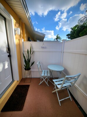 Outdoor dining - Cozy Oasis centrally located to Tampa Bay Beaches (Tampa)