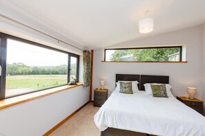 1 bedroom, travel crib, free WiFi, bed sheets - The Barn at Foxholes Farm in Peaceful Rural Devon (Cullomtpon)