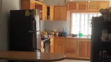Kühlschrank, Ofen, Herdplatte, Mixer