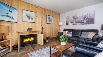 Smart TV, fireplace