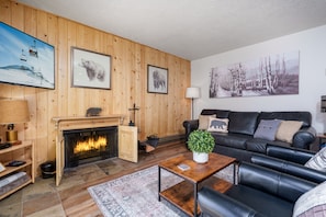 Smart TV, fireplace - Cozy 2-Bed Mountain Condo with Stunning Views & Private Patio (Brian Head)