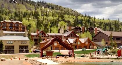 Cozy 2-Bed Mountain Condo with Stunning Views & Private Patio