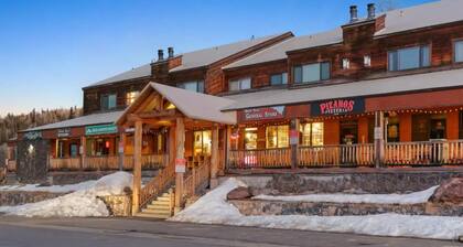 Cozy 2-Bed Mountain Condo with Stunning Views & Private Patio