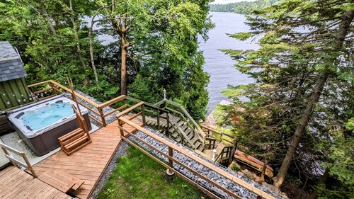 Le Sanctuaire de L'artisan Luxury Waterfront Accommodation