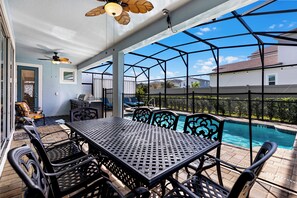 Outdoor dining - Solara Sunshine (Kissimmee)