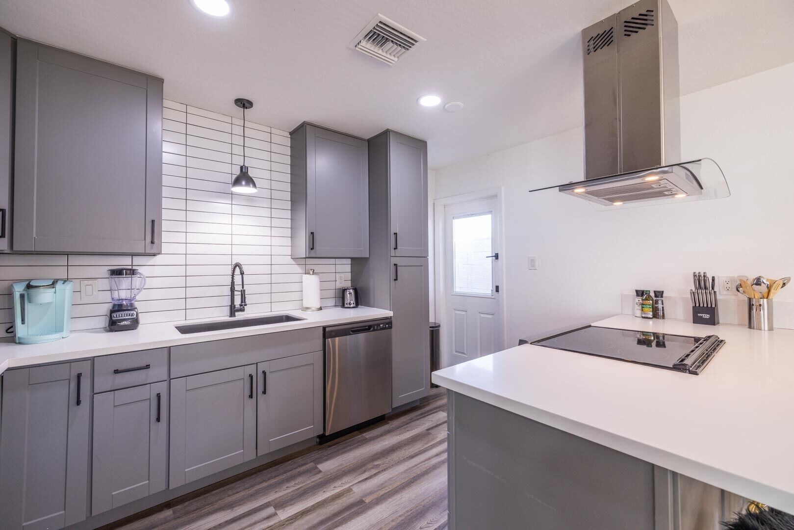 冰箱、微波炉、烤箱、炉灶