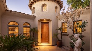 Exterior detail - Gilbert 4BR Villa|Heated Pool+Games|Sleeps 12 (Gilbert)