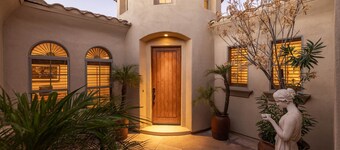 Luxe Southwest Villa: Heated Pool + Pool Table