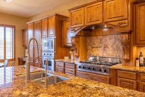 Fridge, microwave, oven, stovetop - Luxe Southwest Villa: Heated Pool + Pool Table (Gilbert)