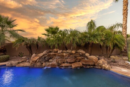 Luxe Southwest Villa: Heated Pool + Pool Table