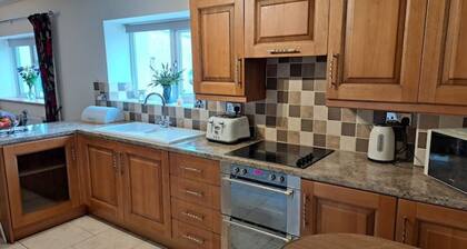 Tradional 2 bed cottage near Zip World, Beacons, Bike Park Wales Waterfalls