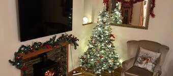 Tradional 2 bed cottage near Zip World, Beacons, Bike Park Wales  Waterfalls