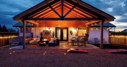 2BR Retreat Near Zion•Bryce•Wave: Hot Tub + Views!