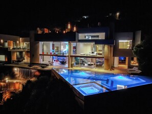 Outdoor pool, an infinity pool - 6BR-Infinity Pool & Spa, Rooftop Bar, Cascading Waterfall, Indoor Rock Climbing (Phoenix)