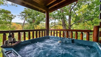 Tina de hidromasaje al aire libre