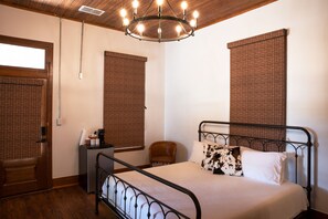 5 bedrooms, WiFi, bed sheets, wheelchair access