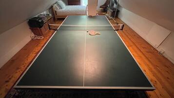 4 bedrooms, desk, iron/ironing board, free WiFi