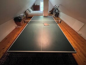 4 slaapkamers, een bureau, een strijkplank/strijkijzer, gratis wifi