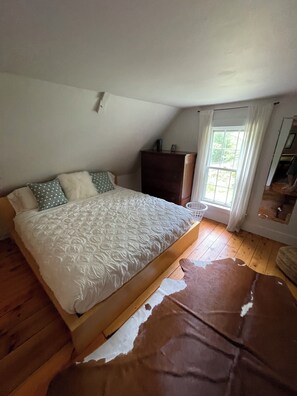 4 slaapkamers, een bureau, een strijkplank/strijkijzer, gratis wifi