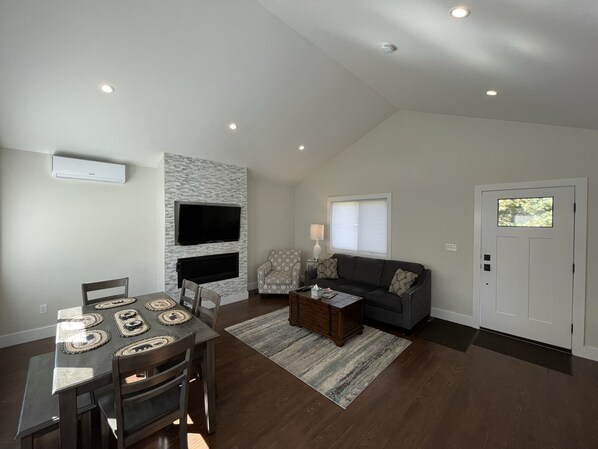 Smart TV, fireplace