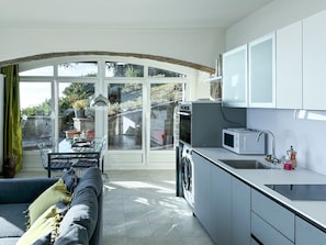 Fridge, microwave, oven, stovetop - Panoramic APT in the Vineyard with stunning 360 ° view of Lake Geneva and Alps  (Puidoux)