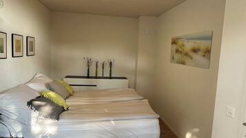 1 bedroom, soundproofing, iron/ironing board, travel crib