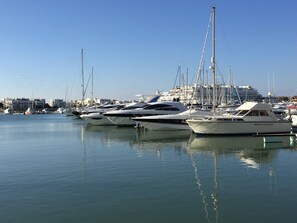 Marina - Elegant and Cosy Studio in the Heart of Vilamoura By Centralgarve (Quarteira)