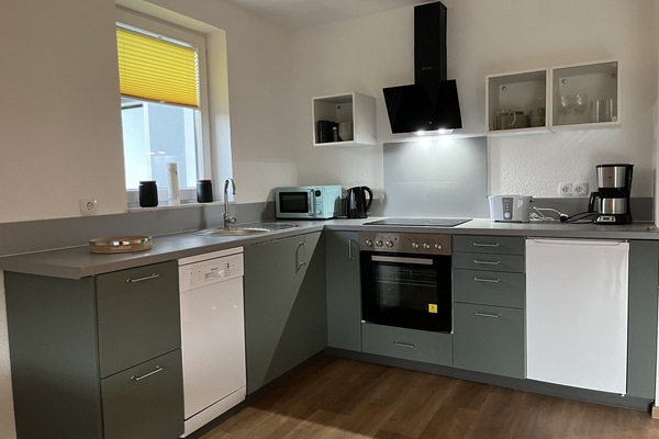 Køleskab, mikrobølgeovn, kogeplade, opvaskemaskine