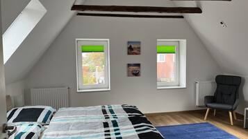 1 Schlafzimmer, Schreibtisch, Reisekinderbett, kostenloses WLAN