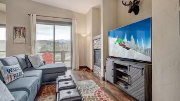 Townhome, Multiple Beds (Winter Park 3 Bedroom with HOT TUB) | Living room