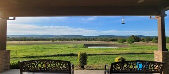 ★Rest & Replenish★ | 10min to Lake | Stunning Mountain Views