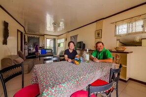 Dining - Romantic cottage with a mountain view (Itogon)