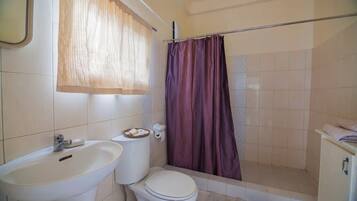 Douche, savon, shampoing, papier toilette