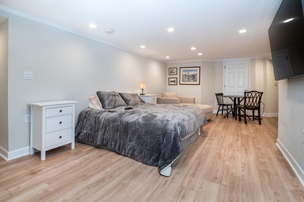 Private Bedroom #3 and Bath 26 Min to NYC!